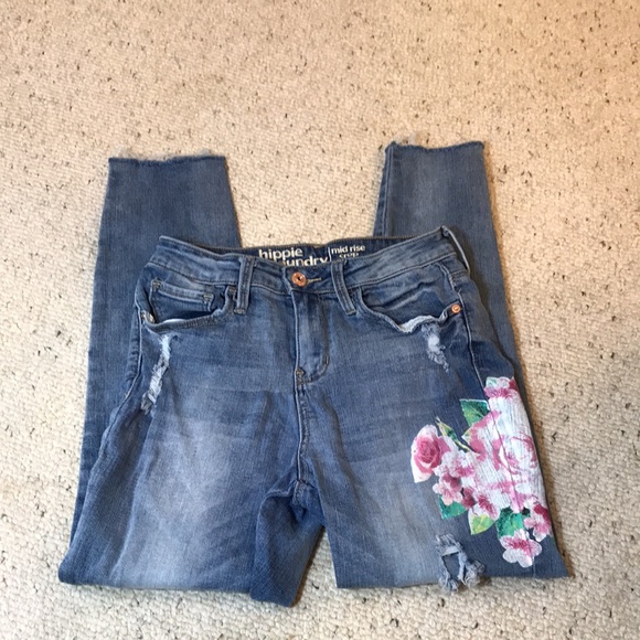 hippie laundry Denim - 🌸hippie laundry🌸…Junior 7… Blue Jeans/Denim Mid Rise Crop With Floral Print!